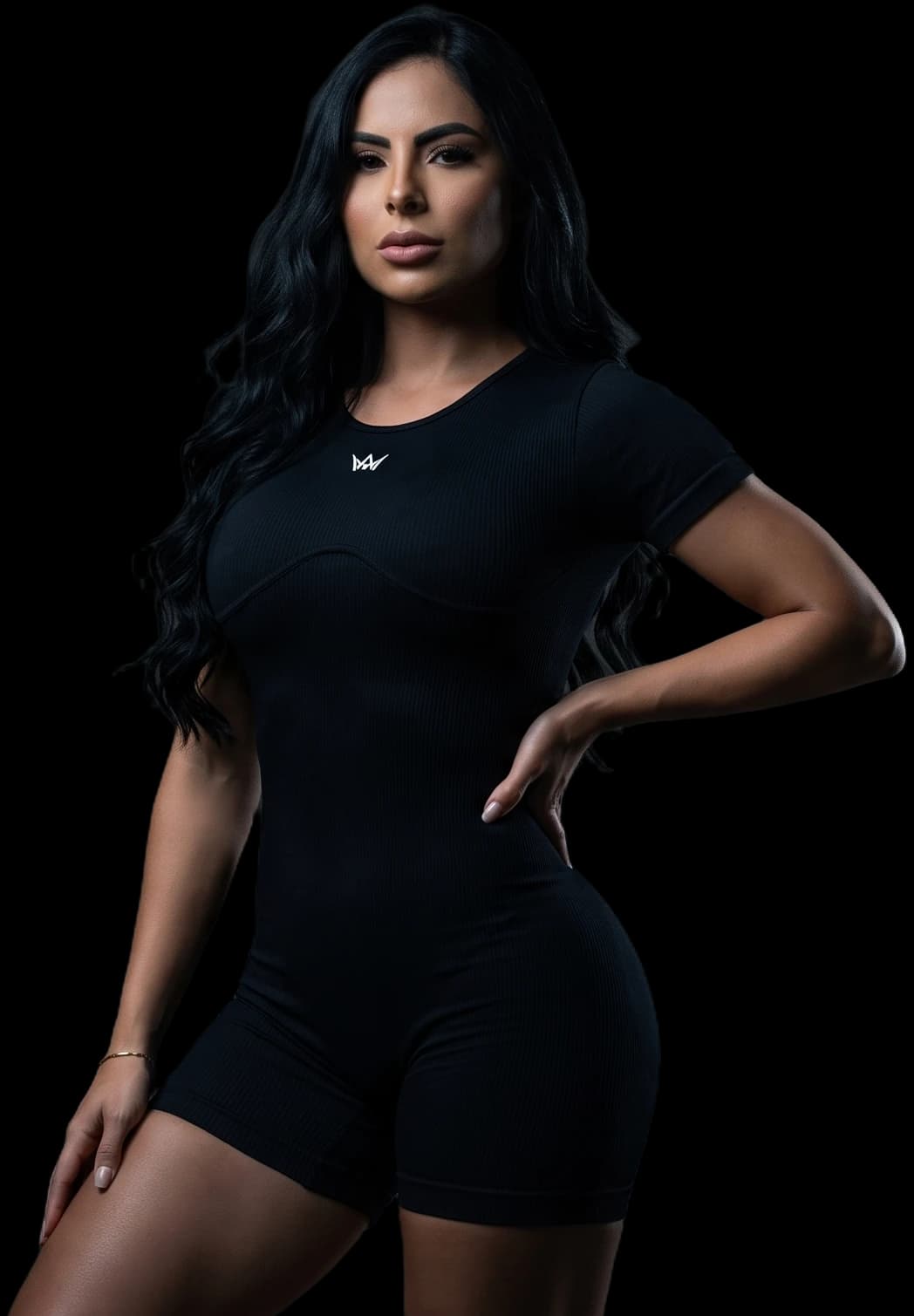 Modelo MusaFit con enterizo corto premium negro